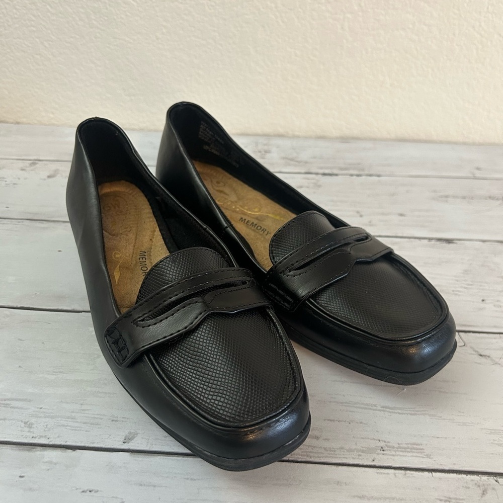 Time and Tru Memory Foam Black Loafers Size 6